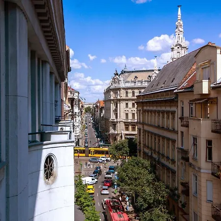 Exclusive Dohany With Balcony Next To The New York Cafe Apartment *