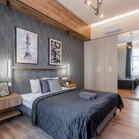 Exclusive Dohany With Balcony Next To The New York Cafe Apartment Budapest