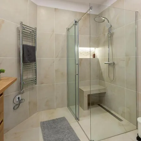 Exclusive Dohany With Balcony Next To The New York Cafe Apartment *