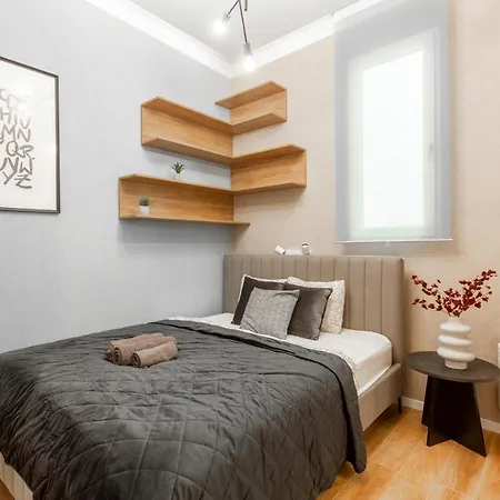 Exclusive Dohany With Balcony Next To The New York Cafe Apartment *