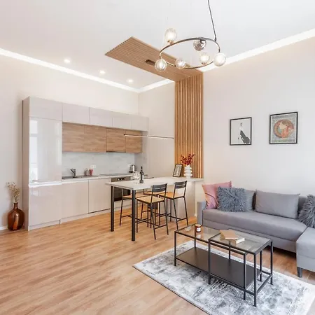 Exclusive Dohany With Balcony Next To The New York Cafe Budapest
