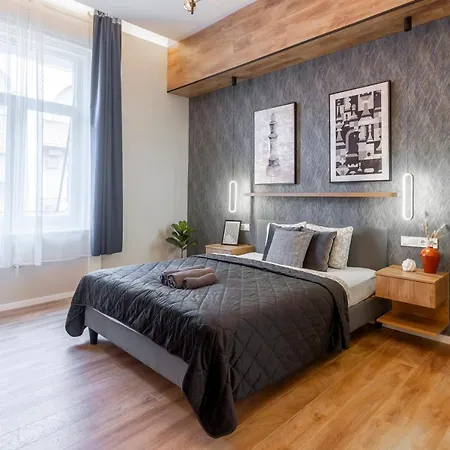 Exclusive Dohany With Balcony Next To The New York Cafe Appartement *
