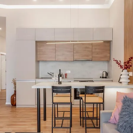 Apartment Exclusive Dohany With Balcony Next To The New York Cafe