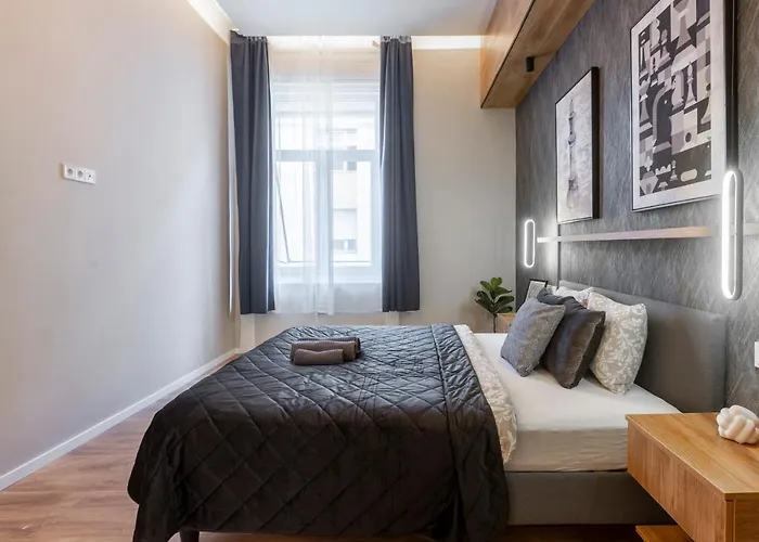 Exclusive Dohany With Balcony Next To The New York Cafe