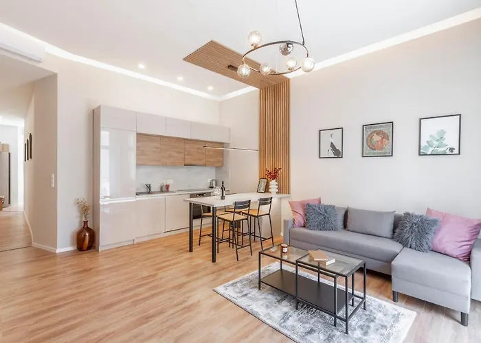 Exclusive Dohany With Balcony Next To The New York Cafe Budapesta